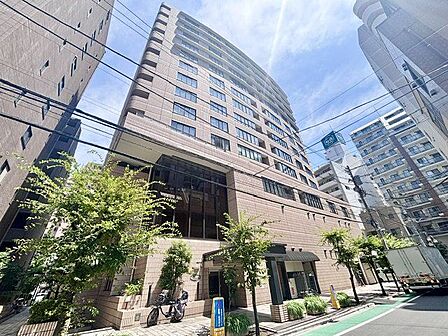 陽射しとともに、少しづつ装いを変える街の景観から、この街ならではの美しい風景とここから紡がれる物語。