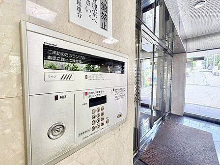 オートロック付で防犯面に配慮した住まいです。