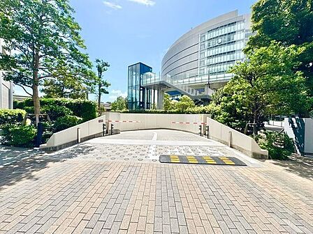 敷地内駐車場。