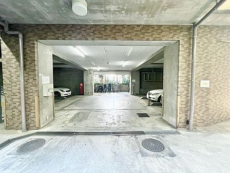 敷地内駐車場。
