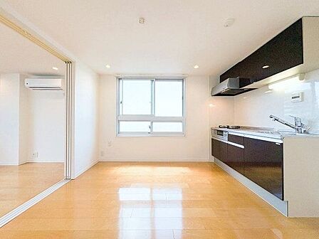 洗練されたデザインと機能性が織りなすこだわりの住空間。ゆったりとした時間をお過ごしください。