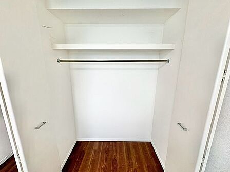 各居室に収納スペースをご用意。タンスなどを置かなくてもいいので、お部屋を広く使うことができます。