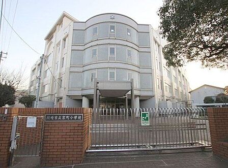川崎市立京町小学校 130m
