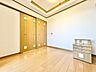 子供部屋：ナチュラルカラーのフローリングのお部屋は、温かみを感じさせリラックスをもたらす効果があります。