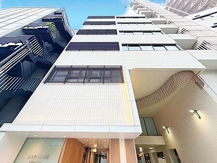 高貴な雰囲気を纏う外観。クオリティを追求した快適な空間が住まう方の心を満たします。