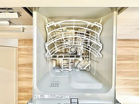 ビルトイン食洗機は、節水や節電機能も充実して家事の手助けをしてくれます。