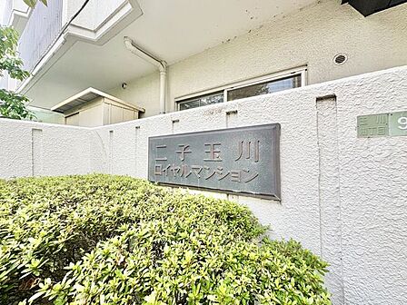 格調高いデザイン性を持つ玄関は、住む方のプライドを満たすクオリティ。
