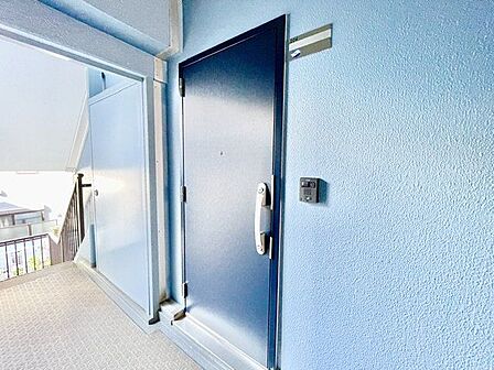 玄関はお家の顔としてすっきりとした素敵な空間に。印象のよい玄関は爽やかな住まいへの入り口です。