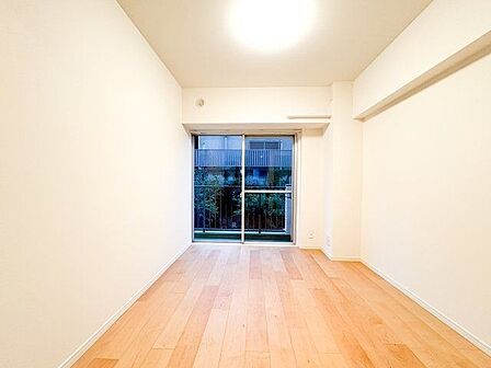 過ぎ行く時間をゆったりと感じることができる落ち着いたお部屋。プライベートな時間を満喫できます。