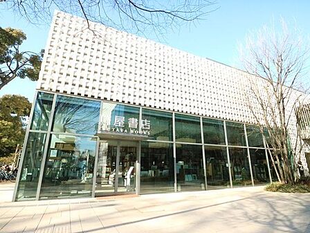 代官山蔦屋書店 450m