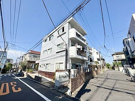 歳月をかけて育んだ豊かな住まいは、ご家族を温かく迎えてくれます。幸せな時間と暮らしが生まれます。