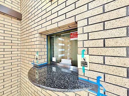 上質なデザインが落ち着きと高級感を与えます。お客様をもてなすのにぴったりなエントランス空間です。