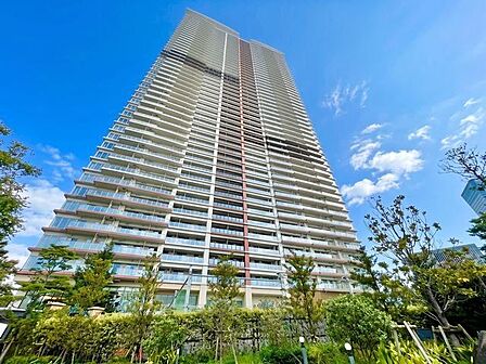 品格ある穏やかな空間で深みのある暮らしを。(空の加工を生成AIで行っています)