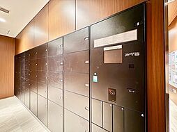 宅配ボックス有。お仕事やお出かけで荷物が受け取れない時も大変便利です。