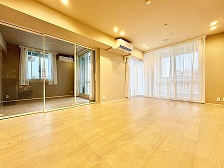 リビングには光が溢れ、風が通る心地よい毎日を過ごすことができます。