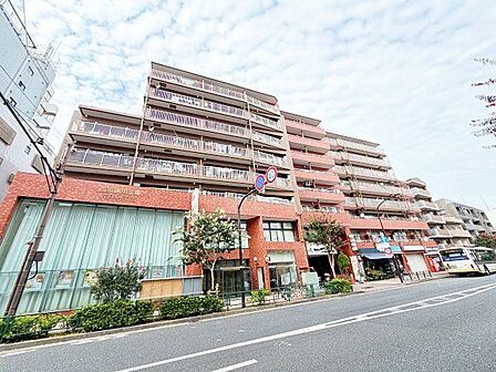 永く大切に住まわれてきた風格があります。ひとりひとりが笑顔になれる暮らし。