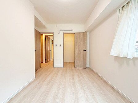 過ぎ行く時間をゆったりと感じることができる落ち着いたお部屋。静かな環境でリラックスタイムをスタート。