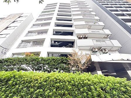 明るさとぬくもりを感じる、落ち着いた佇まい。ずっと色あせない、愛情の持てる外観。
