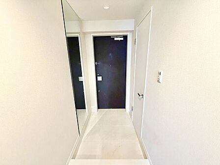 毎日の行き帰りで使う大事な玄関は、清潔感があり、明るく迎えてくれます。