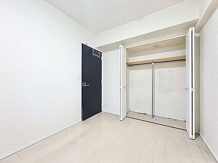 たっぷり収納可能なクローゼット。自分だけの空間を作り上げることができます。