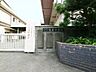 周辺：世田谷区立弦巻中学校 300m