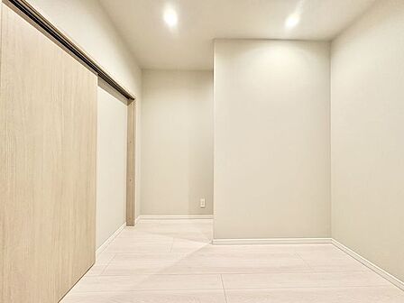 過ぎ行く時間をゆったりと感じられる落ち着いたお部屋。静かな環境でリラックスタイムをスタート。