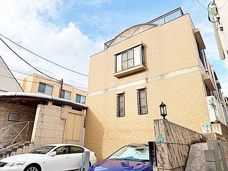 上質なデザインが落ち着きと高級感を与えます。安らぎに満ちた生活空間を予感させてくれます。