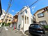 外観：環境に調和した気品漂う外観。落ち着きのある上質な空間へといざないます。