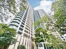 外観：ゆとりと開放感に満たされる伸びやかな眺望に包まれる贅沢。（空の加工を生成AIで行っています）
