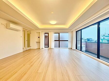 家族の温かさと陽光の暖かさ、楽しい毎日と明るい未来を予感させる住み心地を演出します。