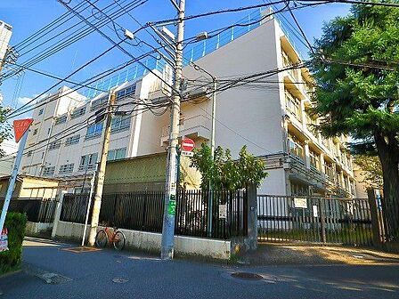 渋谷区立笹塚小学校 450m