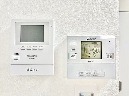 受話器を持たずに、来訪者と通話ができ、モニターで姿が確かめられるインターホンを採用しました。
