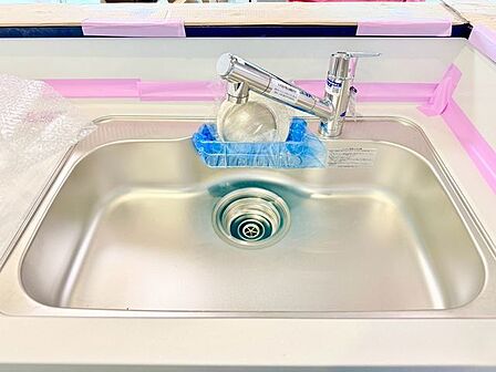 キレイなお水がいつでも、安心して飲める浄水器内蔵型水栓付き。