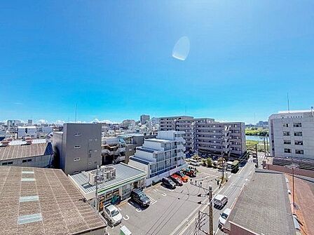 バルコニーに出た時には、頬をなでる優しい風を感じることが出来ます。つい深呼吸をしたくなる眺望です。