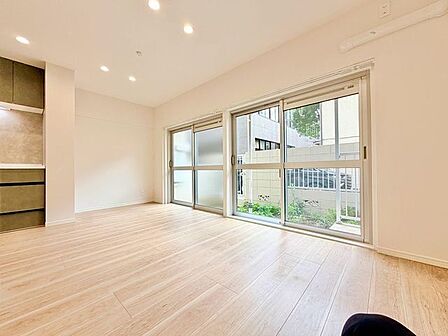 太陽の恵みを一気に受けた明るくあたたかいお住まい。吹きぬける風を感じながら爽やかで風通しの良い暮らし。