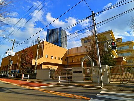 新宿区立新宿西戸山中学校 650m