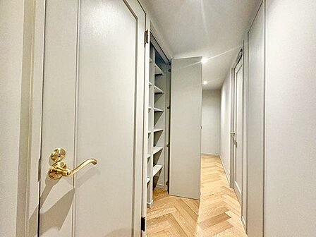 住まいの顔となる玄関スペース。第一印象をよくしてくれるデザイン性の高い空間に。