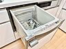 キッチン：ビルトイン食洗機は作業台が広く使え、見た目もスッキリ。節水や節電も充実して家事の手助けをしてくれます
