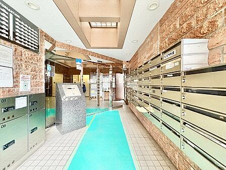 オートロック付で防犯面に配慮した住まいです。