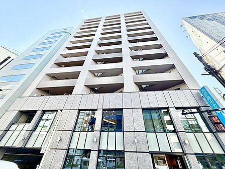 爽やかな青空の下に贅沢なほどに降り注ぐ陽光、豊かな居住性。クオリティが見事に調和した住空間。