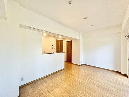 新規内装リノベーションで充実した設備と綺麗な空間から新生活をスタートしませんか?