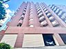 外観：時代の移ろいを重ね、趣きのある風情が浮かび上がる佇まいのマンションです。
