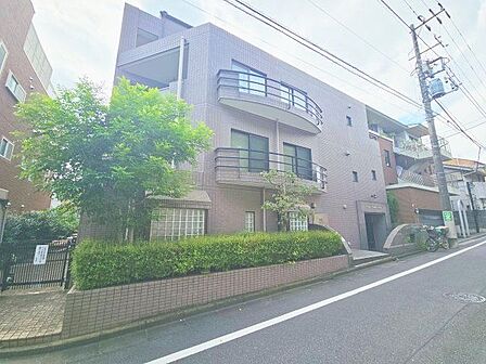 休日にショッピングを愉しんだり、美味しいものを食べたり、そんな彩りある暮らしが享受できる立地です。