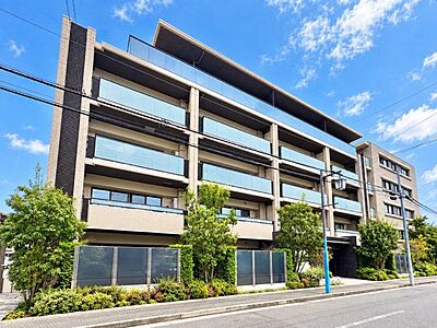 外観:上質なデザインが落ち着きと高級感を与えます。安らぎに満ちた生活空間を予感させてくれます。(空の加工を生成AIで行っています) 外観:上質なデザインが落ち着きと高級感を与えます。安らぎに満ちた生活空間を予感させてくれます。(空の加工を生成AIで行っています)