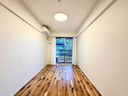 一日の疲れをいやしてくれる主寝室。時を忘れて過ごす場所として過ごせるお部屋。