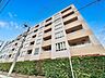外観：住む人がいつまでも心地良さを感じ続けられる多様な住空間を創造します。 （空の加工を生成AIで行っています。）