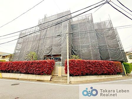 西武有楽町線「新桜台」駅から徒歩約2分の好立地!駅近ながらとても落ち着いた静かな環境です。周辺に生活便利な施設が充実。