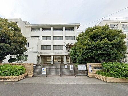 蕨市立東中学校 徒歩12分。 882m