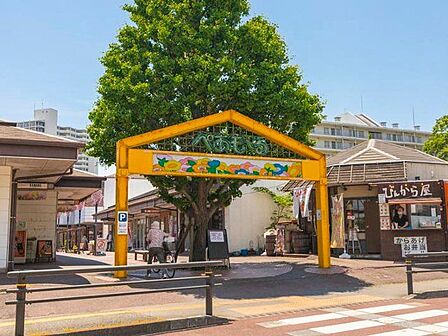 ぺあもーる商店街 徒歩3分。 240m