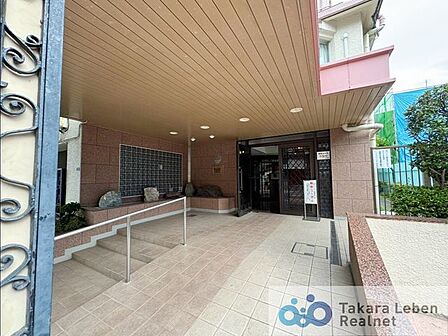 広々とした高級感溢れるエントランスが、ワンランク上の生活をお約束致します。